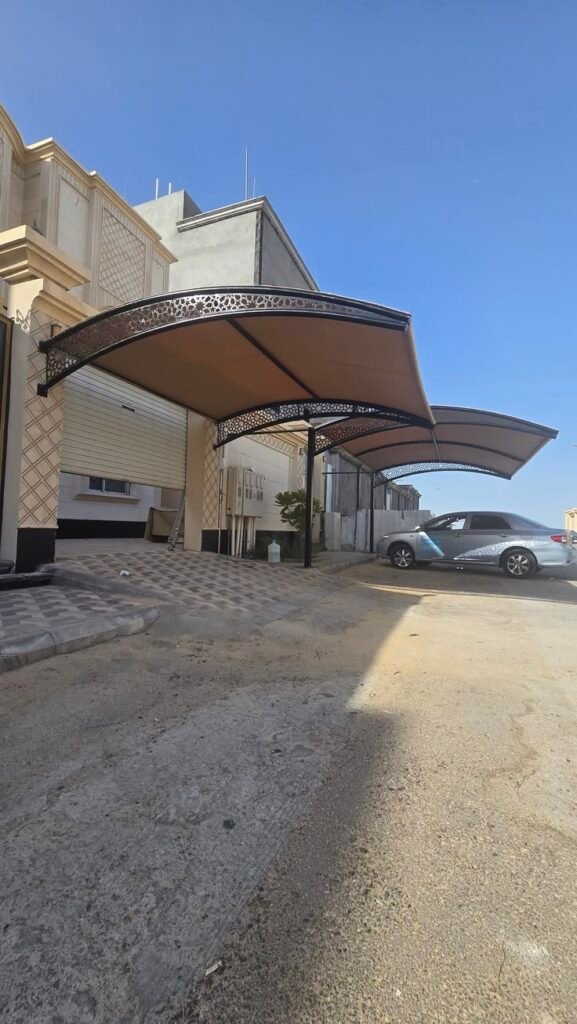 تركيب مظلات مواقف سيارات في الرياض بتصميم عصري.